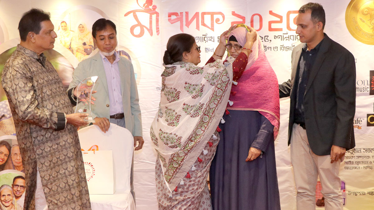 alamgir-kabir-with-maa alamgir-kabir-with-maa